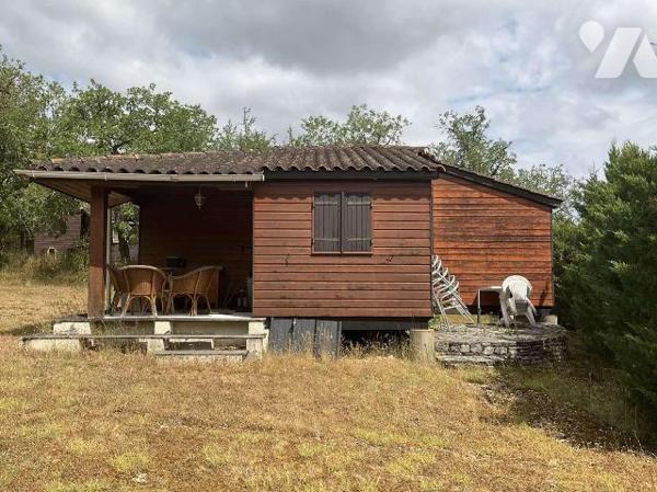 Situation pittoresque : propriété en pierre de charme avec dépendances, piscine et 4 chalets en...