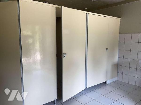 Situation pittoresque : propriété en pierre de charme avec dépendances, piscine et 4 chalets en...