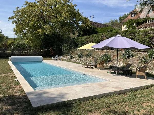 Situation pittoresque : propriété en pierre de charme avec dépendances, piscine et 4 chalets en...
