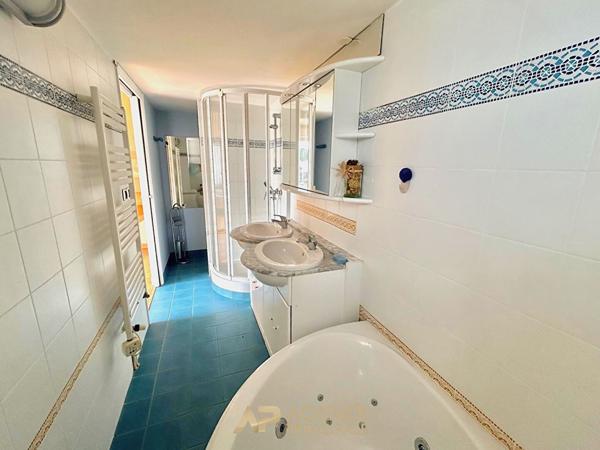 Appartement familial - La Rochelle €437 000 ** - Référence MR701