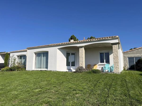 Maison à Étaules : charme et modernité