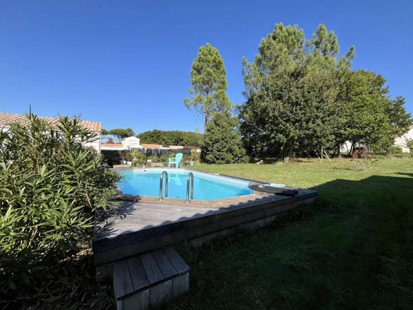 Maison à Étaules : charme et modernité