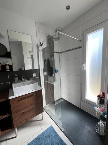 Maison à Étaules : charme et modernité