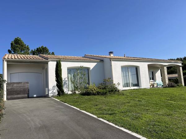 Maison à Étaules : charme et modernité