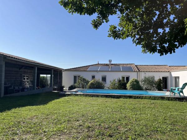 Maison à Étaules : charme et modernité