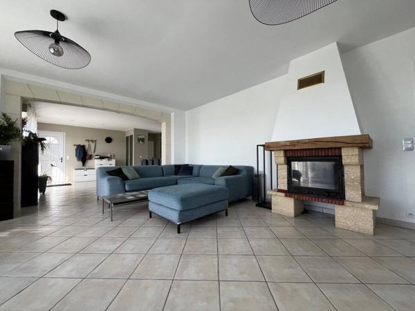 Maison à Étaules : charme et modernité