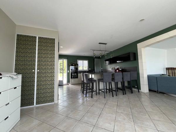 Maison à Étaules : charme et modernité