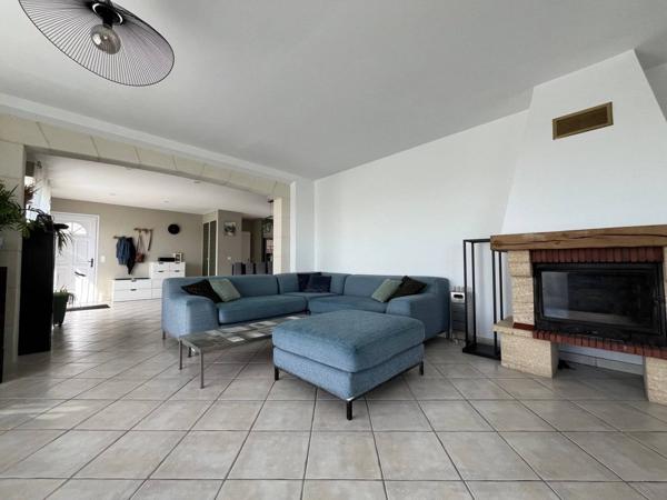 Maison à Étaules : charme et modernité