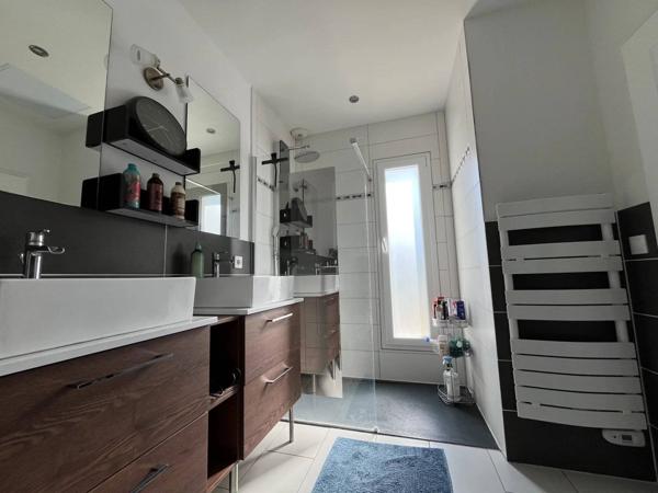 Maison à Étaules : charme et modernité