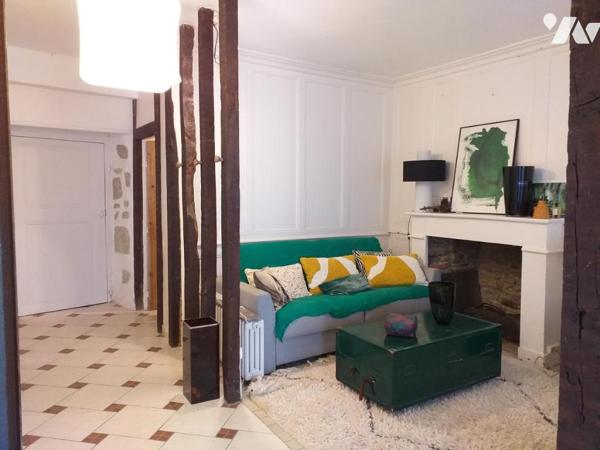 Maison atypique de caractère 2 chambres, terrasse et jardin -Garage