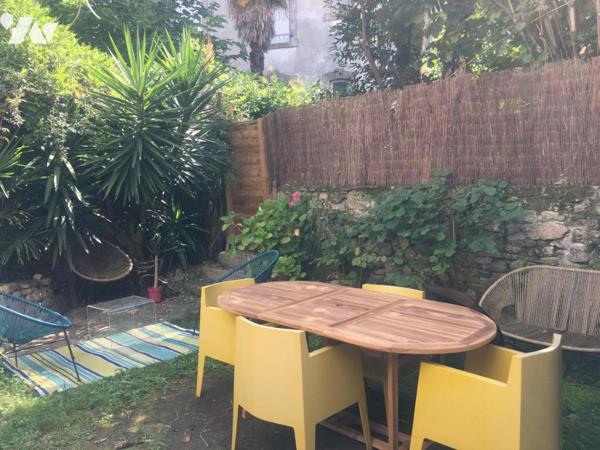 Maison atypique de caractère 2 chambres, terrasse et jardin -Garage
