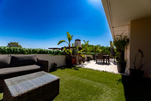 Magnifique appartement rooftop Mandelieu-la-napoule 3 pièces en dernier étage avec une grande terrasse.