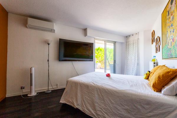 Magnifique appartement rooftop Mandelieu-la-napoule 3 pièces en dernier étage avec une grande terrasse.