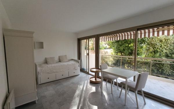 Appartement à vendre    2 pièces • 24 m2 Antibes