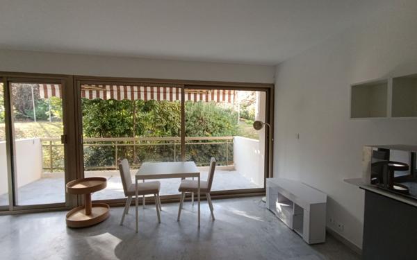 Appartement à vendre    2 pièces • 24 m2 Antibes