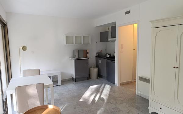 Appartement à vendre    2 pièces • 24 m2 Antibes
