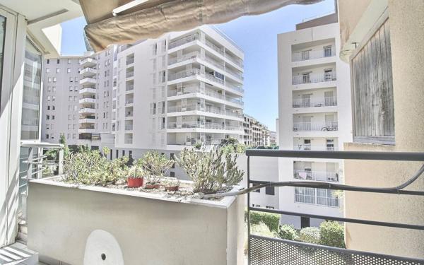 Appartement à vendre    4 pièces • 82 m2 Marseille 8