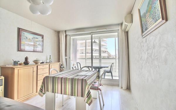 Appartement à vendre    4 pièces • 82 m2 Marseille 8