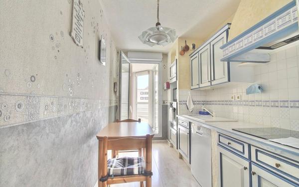 Appartement à vendre    4 pièces • 82 m2 Marseille 8