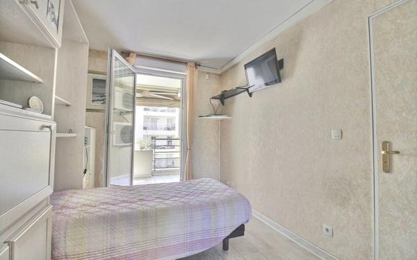 Appartement à vendre    4 pièces • 82 m2 Marseille 8