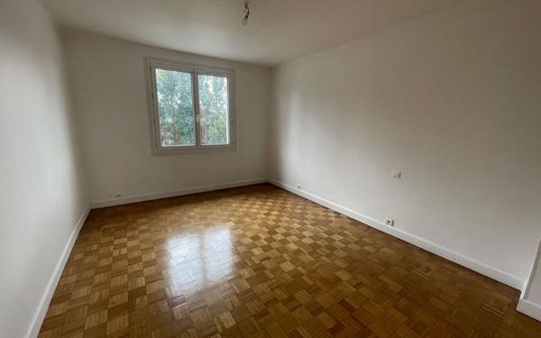 Immeuble à vendre    9 pièces •  Brive-la-Gaillarde
