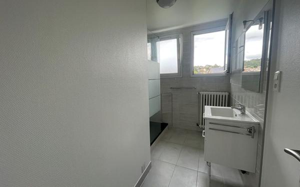 Immeuble à vendre    9 pièces •  Brive-la-Gaillarde
