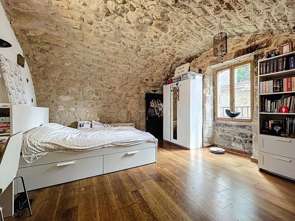 EXCLUSIVITE - MAISON DE VILLAGE AVEC TERRASSE