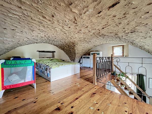 EXCLUSIVITE - MAISON DE VILLAGE AVEC TERRASSE