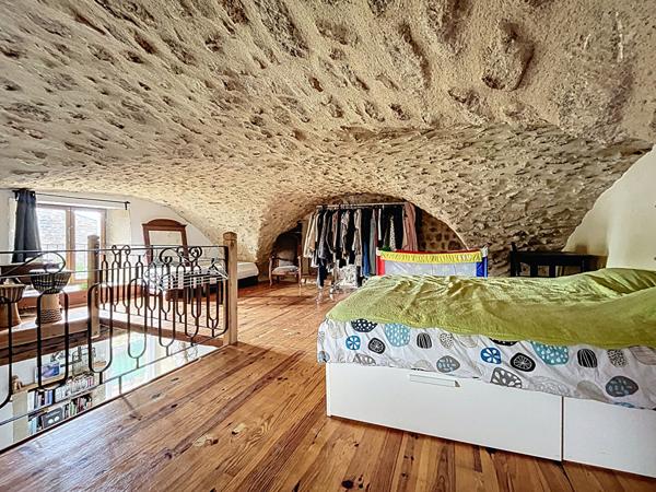 EXCLUSIVITE - MAISON DE VILLAGE AVEC TERRASSE