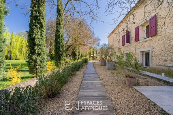 Mas provençal de caractère avec espace de réception et potentiel restaurant à Lambesc