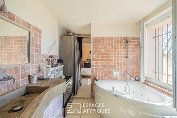 Mas provençal de caractère avec espace de réception et potentiel restaurant à Lambesc