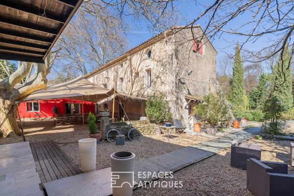 Mas provençal de caractère avec espace de réception et potentiel restaurant à Lambesc
