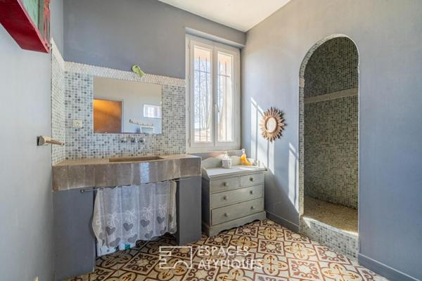 Mas provençal de caractère avec espace de réception et potentiel restaurant à Lambesc