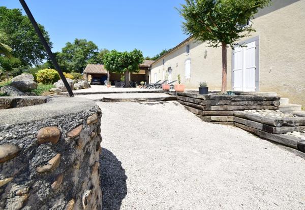 Maison de caractère rénovée dans les Hautes-Pyrénées (65) – Vue imprenable sur les Pyrénées, terrain de 1,7 ha
