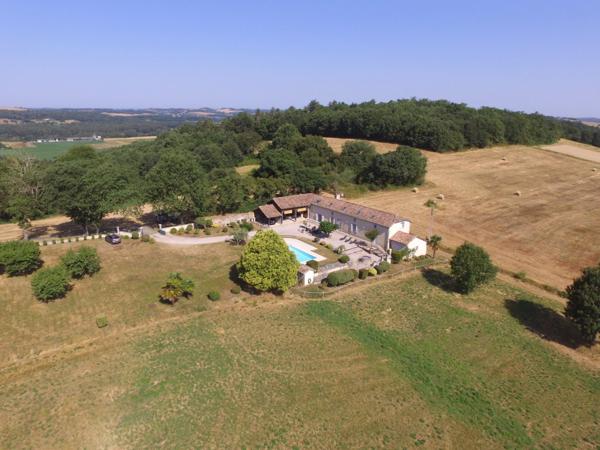 Maison de caractère rénovée dans les Hautes-Pyrénées (65) – Vue imprenable sur les Pyrénées, terrain de 1,7 ha