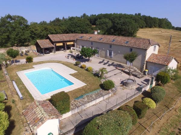 Maison de caractère rénovée dans les Hautes-Pyrénées (65) – Vue imprenable sur les Pyrénées, terrain de 1,7 ha