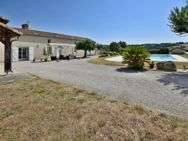 Maison de caractère rénovée dans les Hautes-Pyrénées (65) – Vue imprenable sur les Pyrénées, terrain de 1,7 ha