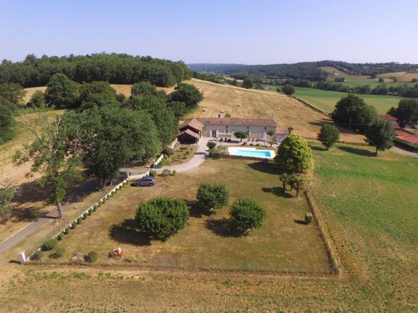 Maison de caractère rénovée dans les Hautes-Pyrénées (65) – Vue imprenable sur les Pyrénées, terrain de 1,7 ha