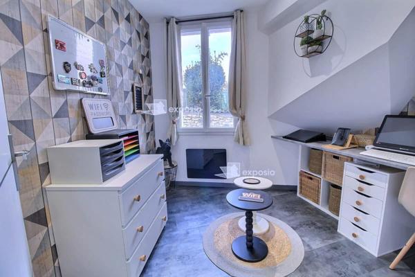 Maison rénovée . Niort Souché . 3 chambres + bureau , garage et terrain