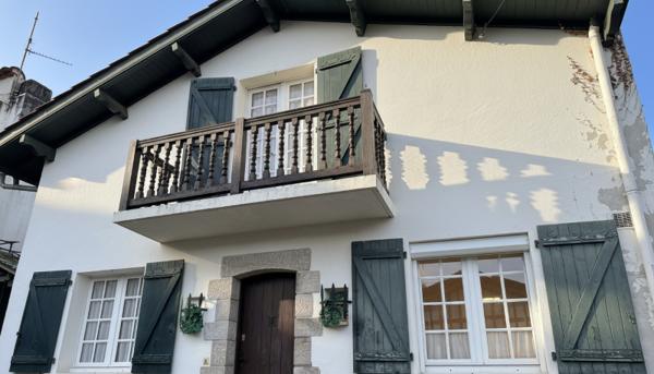 Ciboure centre ; Maison familiale 4 chambres avec bureau et double garage, à deux pas du golf de la Nivelle