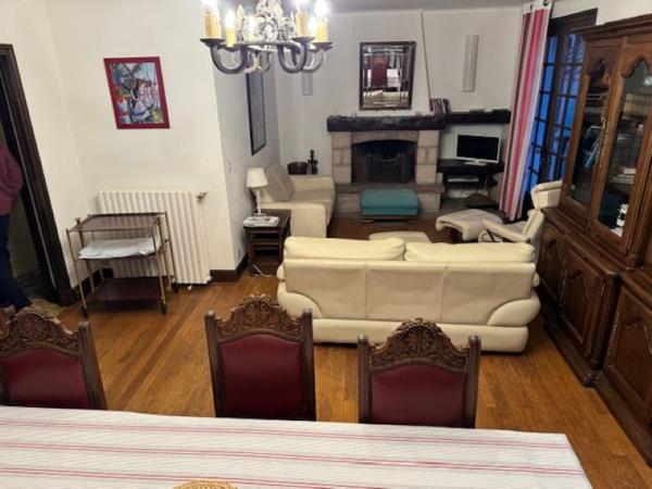 Ciboure centre ; Maison familiale 4 chambres avec bureau et double garage, à deux pas du golf de la Nivelle