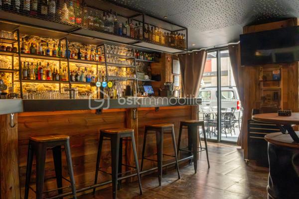 En Exclusivité Fond de commerce Bar-Restaurant (licence 4)
Entièrement rénové en 2023, très équipés et de très bonne qualités.
Il se compose d'une salle voûtée de 24 couverts, d'une salle bar de 24 couverts, d'une terrasse couverte de 24 couverts, d'une terrasse saisonnière de 20 couverts et une grande cave de stockage.
Beau CA en ouvrant du mardi au samedi que le soir, très gros potentiel.
Affaire à saisir, Rare à la vente