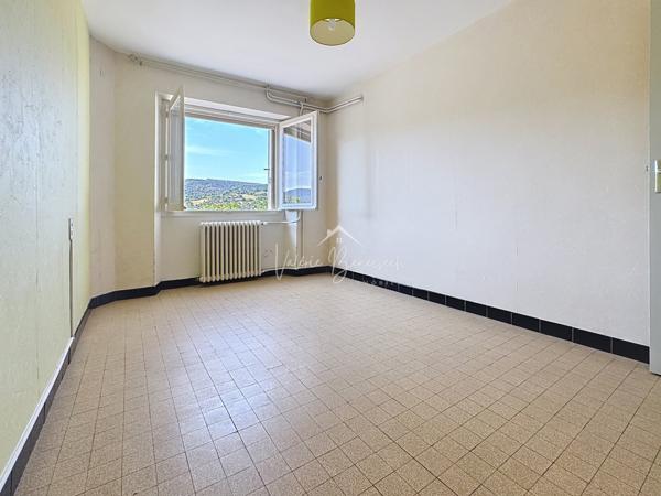 Saint-Affrique (12400) Maison T4 meublée à Saint-Affrique 100 m² hab sur 487m2 terrain