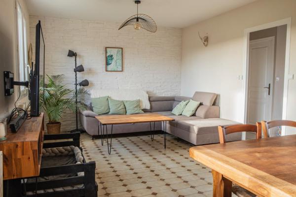 Maison sur sous-sol avec 1800 m² de terrain