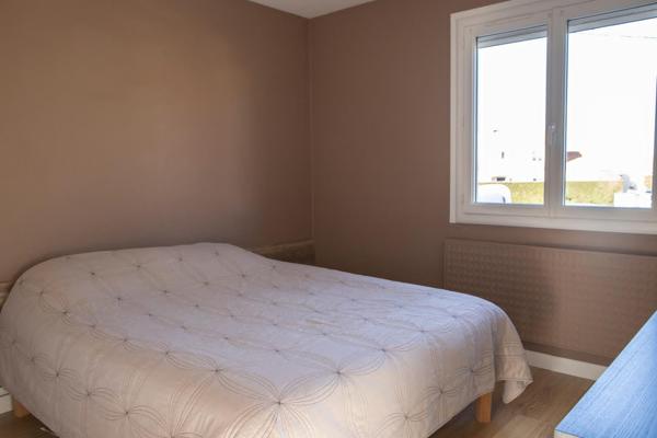 Maison sur sous-sol avec 1800 m² de terrain