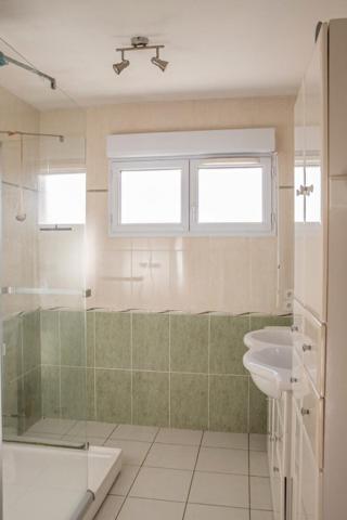 Maison sur sous-sol avec 1800 m² de terrain