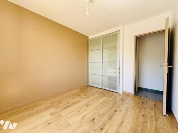 MAISON T4 + STUDIO INDEPENDANT A CUERS 