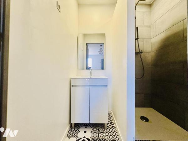 MAISON T4 + STUDIO INDEPENDANT A CUERS 