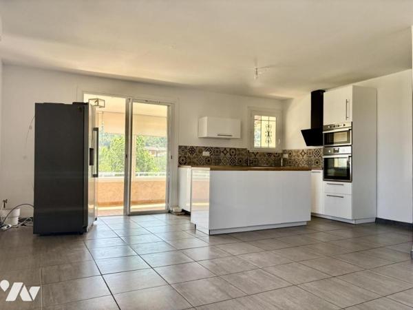 MAISON T4 + STUDIO INDEPENDANT A CUERS 