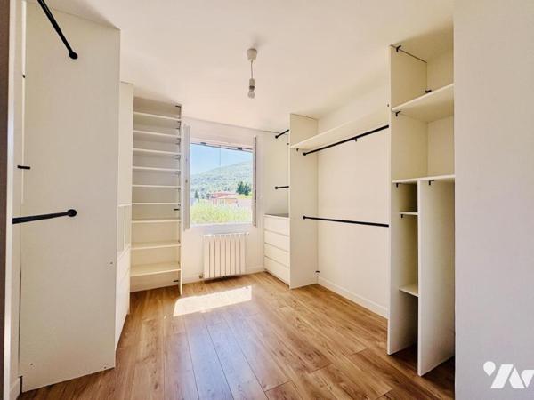 MAISON T4 + STUDIO INDEPENDANT A CUERS 